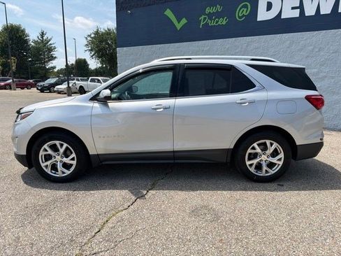 Used 2018 Chevrolet Equinox LT w/ Sun & Infotainment Package AWD/4WD image 2