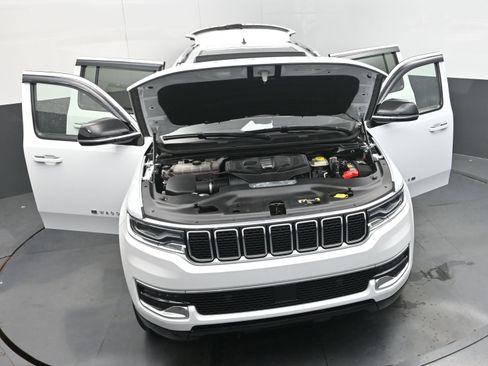 Used 2024 Jeep Wagoneer 4WD w/ Premium Group I image 41