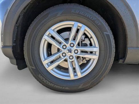 Used 2023 Ford Explorer XLT w/ Equipment Group 202A RWD image 24