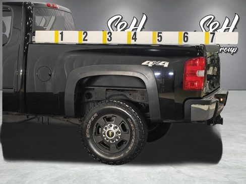Used 2011 Chevrolet Silverado 2500 LT w/ Snow Plow Prep Package AWD/4WD image 23