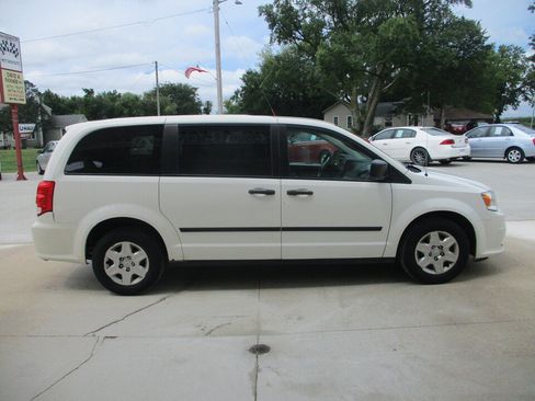Used 2013 RAM C/V Tradesman FWD image 2