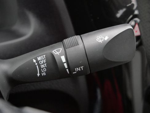 Used 2018 Toyota Corolla LE image 34