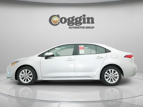 Used 2026 Toyota Corolla LE w/ LE Premium Package FWD image 6