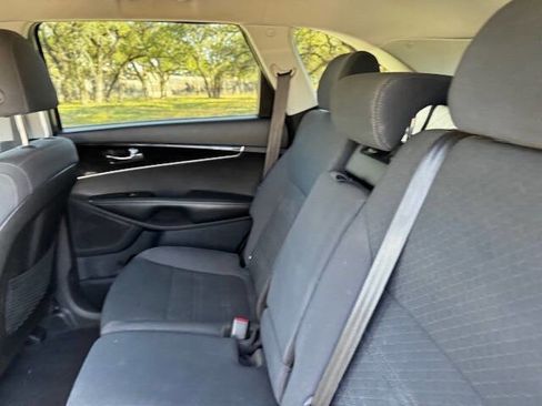 Used 2019 Kia Sorento L image 39