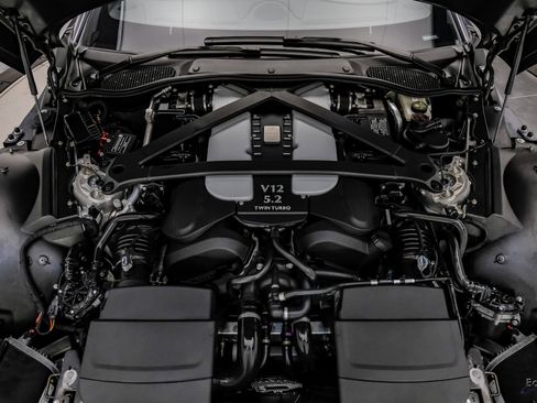 Used 2023 Aston Martin V12 Vantage RWD image 3