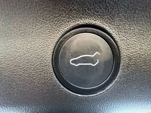 Used 2021 Tesla Model Y Long Range AWD/4WD image 25