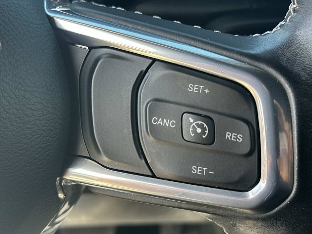 Used 2022 Jeep Wrangler Unlimited Sahara AWD/4WD image 17
