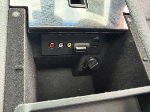 Used 2014 Ford Taurus Limited w/ Equipment Group 301A FWD image 38