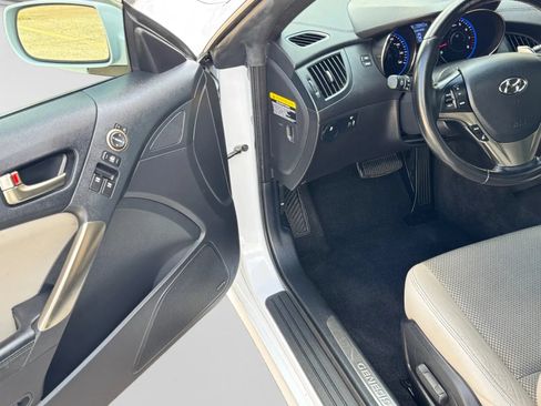 Used 2014 Hyundai Genesis 2.0T RWD image 10