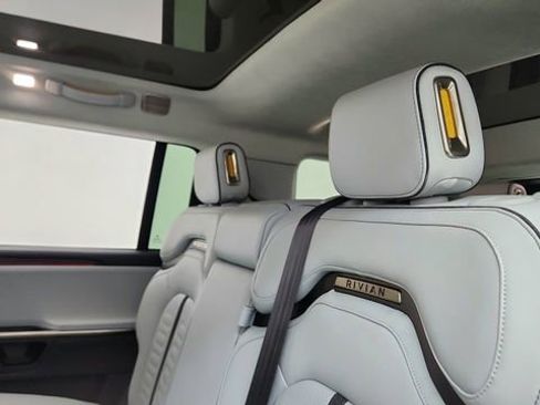 Used 2024 Rivian R1S Adventure image 34