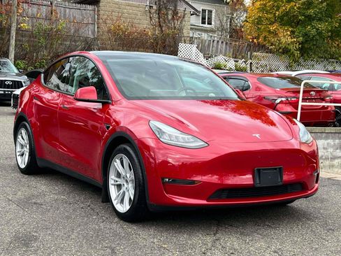 Used 2021 Tesla Model Y Long Range image 1