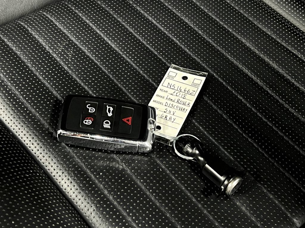 Used 2018 Land Rover Discovery HSE AWD/4WD image 43