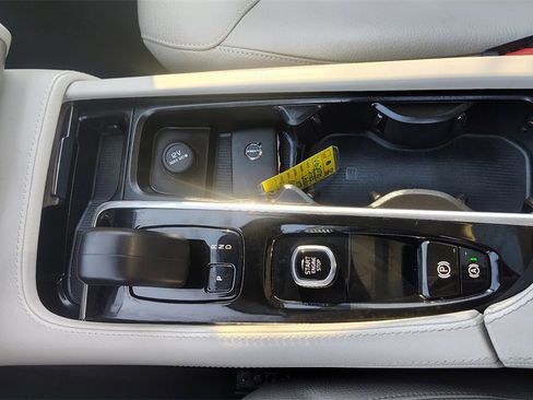 Used 2023 Volvo XC90 B6 Plus w/ Protection Package Premier image 23