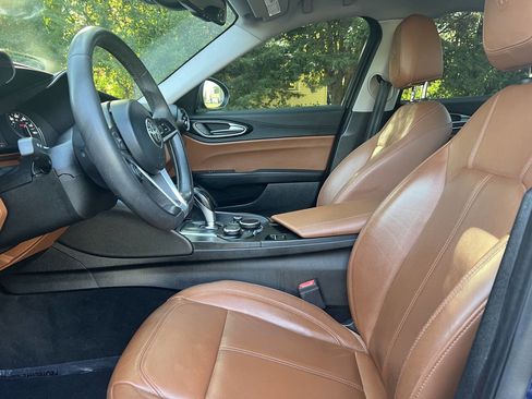 Used 2018 Alfa Romeo Giulia image 36