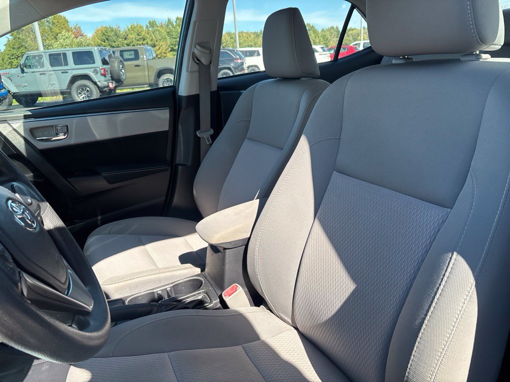 Used 2015 Toyota Corolla LE FWD image 14