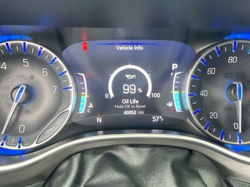 Used 2024 Chrysler Pacifica Touring-L FWD image 15