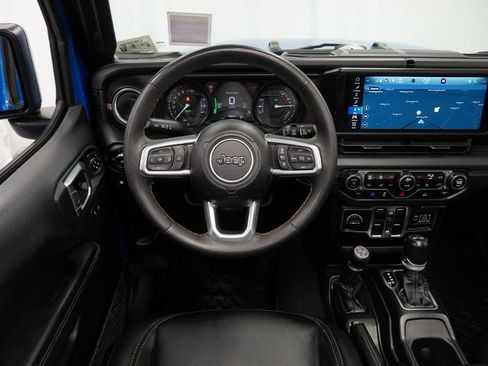 Certified 2024 Jeep Wrangler Unlimited Sahara w/ Technology Group AWD/4WD image 30