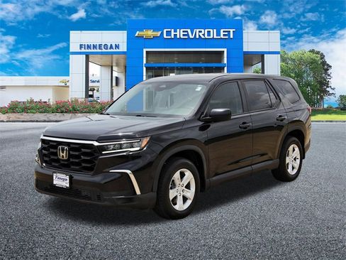 Used 2023 Honda Pilot LX image 3