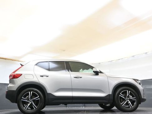 Certified 2025 Volvo XC40 B5 Core image 34