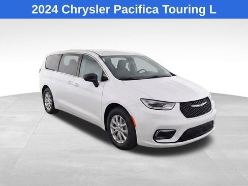 Used 2024 Chrysler Pacifica Touring-L FWD image 2