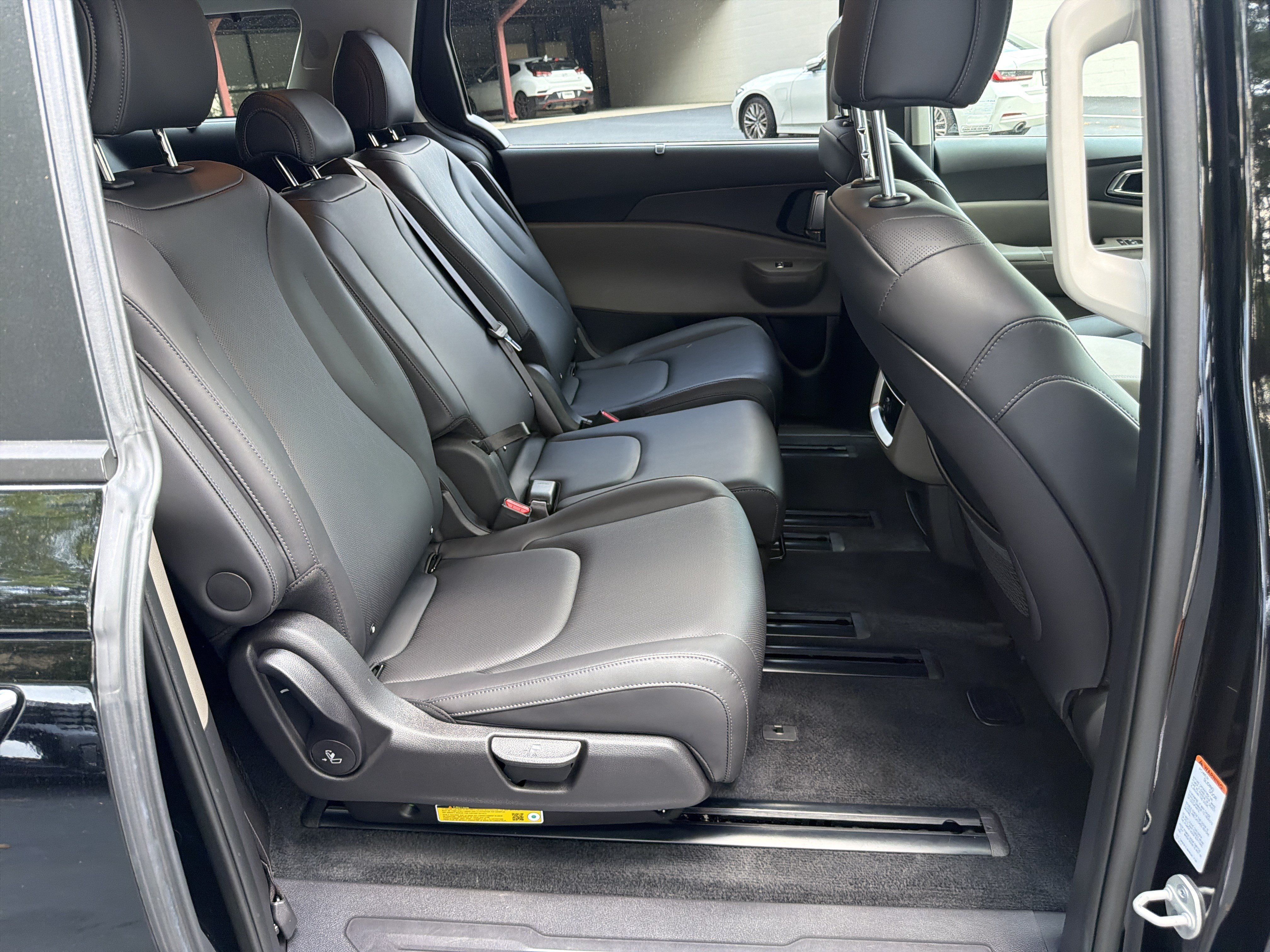 Certified 2026 Kia Carnival EX FWD image 15