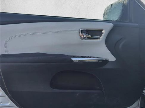 Used 2015 Toyota Avalon XLE image 7