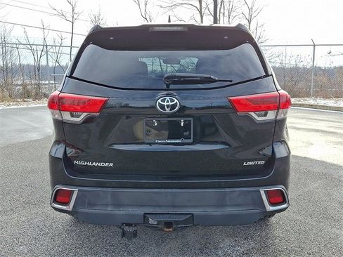Used 2019 Toyota Highlander Limited image 9