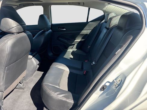 Used 2022 Nissan Altima 2.5 SR w/ Midnight Edition Package image 24