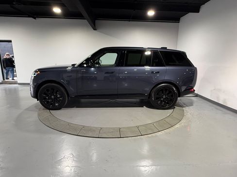 Used 2025 Land Rover Range Rover Long Wheelbase SE AWD/4WD image 8
