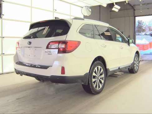 Used 2017 Subaru Outback 3.6R Touring image 2