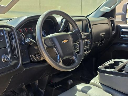 Used 2018 Chevrolet Silverado 2500 W/T AWD/4WD image 9