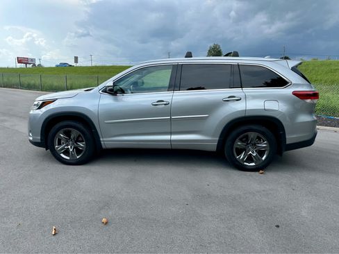 Used 2017 Toyota Highlander Limited Platinum AWD/4WD image 8