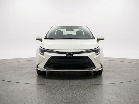 Used 2025 Toyota Corolla LE image 2