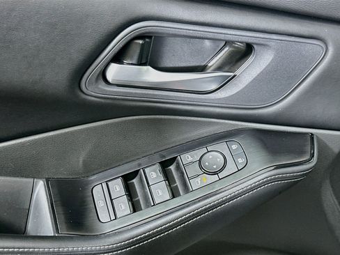 Used 2026 Nissan Rogue SV FWD image 15