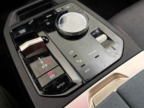 Used 2022 BMW iX xDrive50 w/ Premium Package image 10