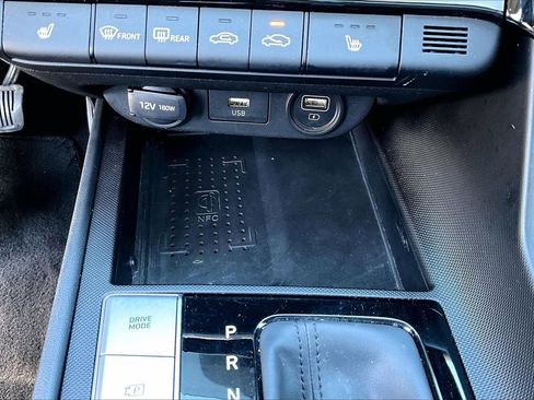 Used 2023 Hyundai Elantra Limited image 17