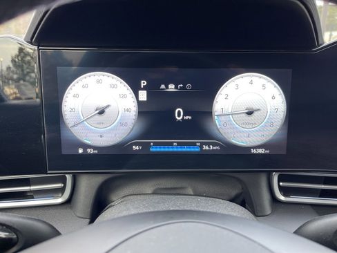 Certified 2025 Hyundai Elantra SEL w/ Cargo Package image 9