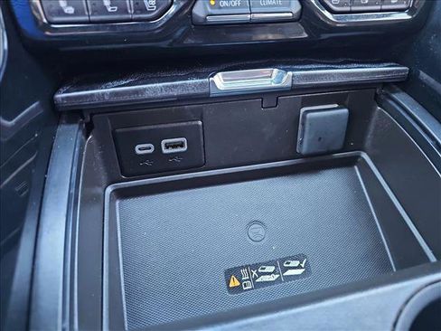 Used 2024 GMC Yukon XL Denali w/ Advanced Technology Package image 30