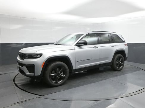New 2026 Jeep Grand Cherokee Limited w/ Limited Altitude Package RWD image 34