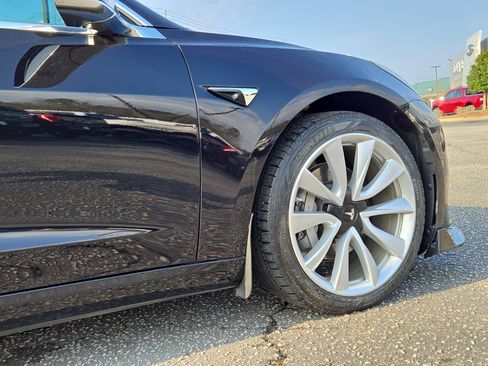 Used 2018 Tesla Model 3 Performance image 12