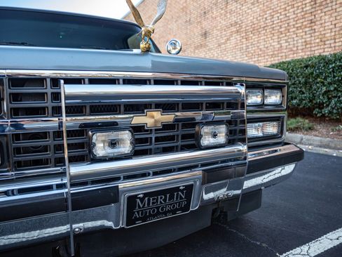 Used 1988 Chevrolet Suburban 2500 image 14