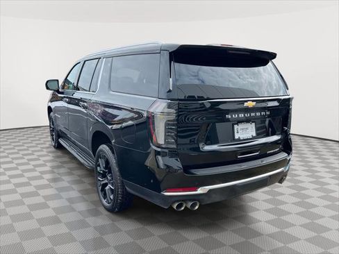 Used 2025 Chevrolet Suburban Premier image 6
