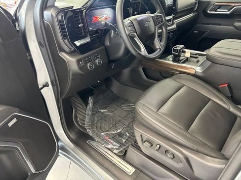 Used 2025 Chevrolet Silverado 1500 RST AWD/4WD image 17