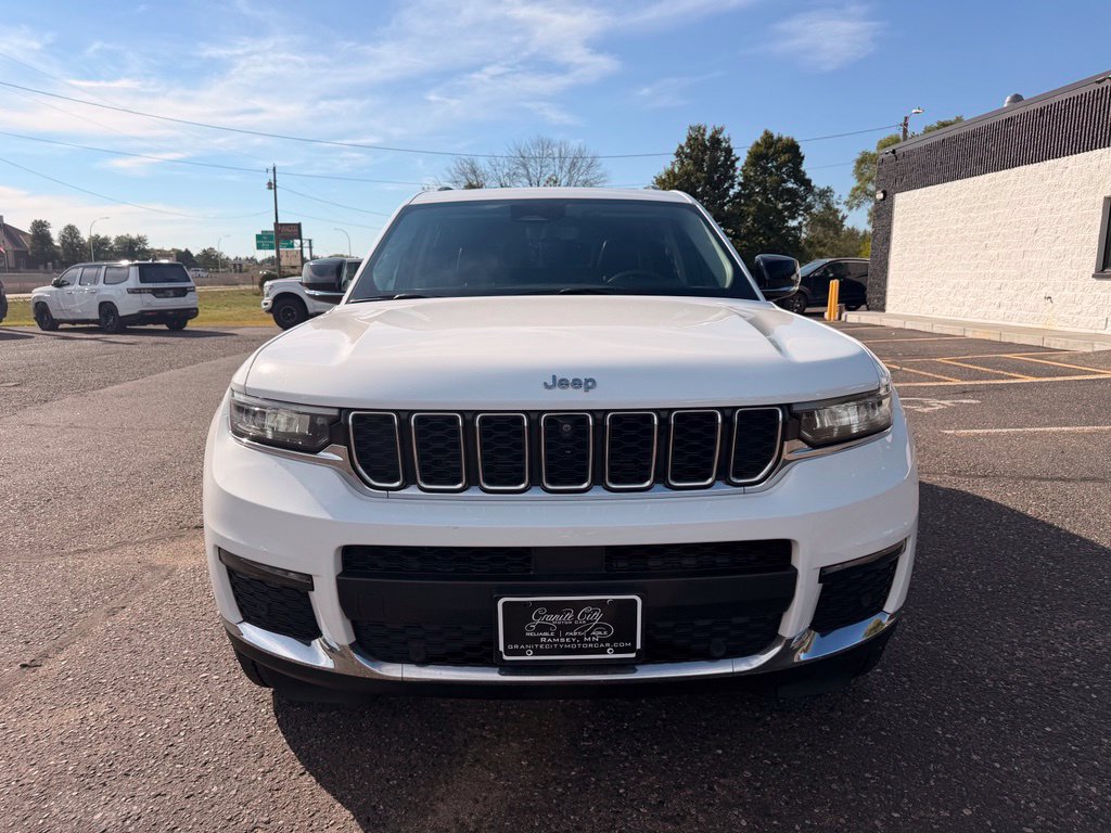 Used 2023 Jeep Grand Cherokee L Limited w/ Luxury Tech Group II AWD/4WD image 12