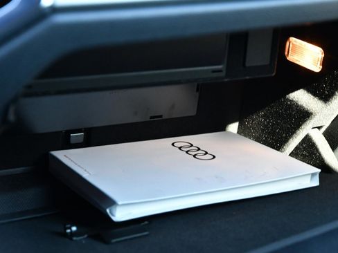 Used 2024 Audi Q3 2.0T Premium image 32