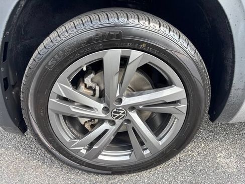 Used 2024 Volkswagen Atlas Cross Sport SEL R-Line AWD/4WD image 11