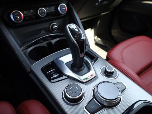 Used 2024 Alfa Romeo Stelvio Veloce image 21