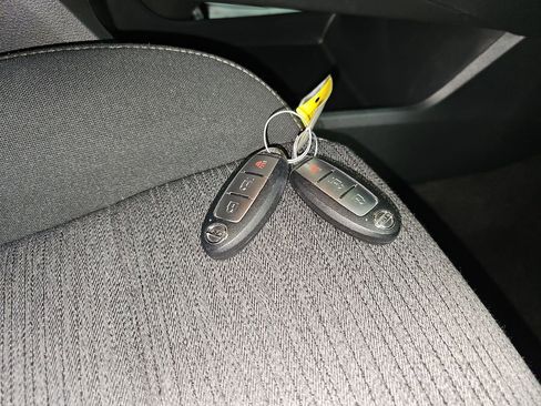 Used 2021 Nissan Rogue S image 16