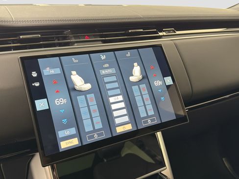 New 2025 Land Rover Range Rover SE image 17