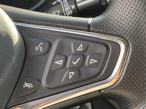 Used 2021 Chevrolet Equinox LS image 17